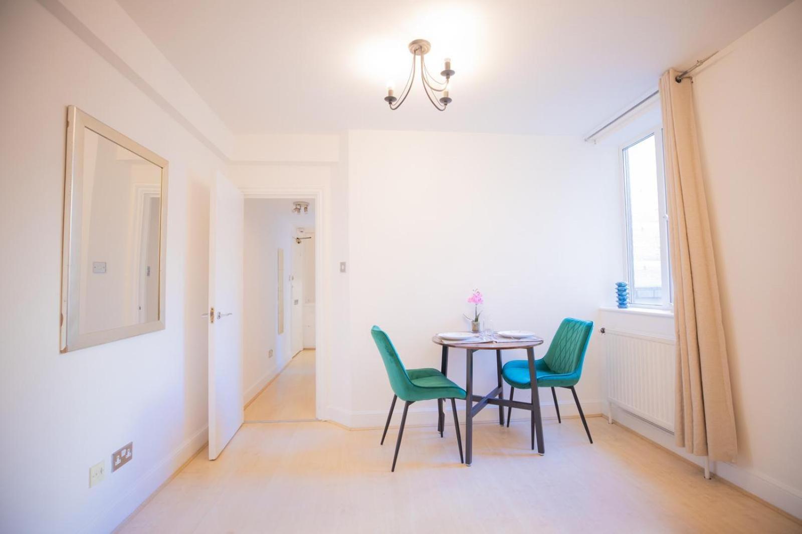 Cozy Two Bedroom At Chelsea Cloisters Appartement Londres